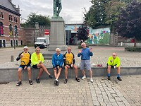 Bij de brug over de Dijle voor Mechelen drinken we koffie bij het Monument van de Weggevoerden