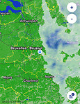 We fietsen net in het regengebied, dat van het zuiden naar het noorden trekt