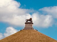 de Leeuw van Waterloo is een herdenkingsmonument van de gewonnen slag van Willem II tegen Napoleon