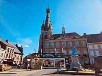 Voordat we Frankrijk binnen fietsen komen we door het mooie stadje Binche