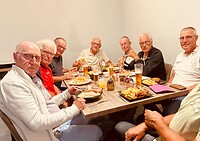 Na een avondwandeling kunnen we heerlijk eten in een brasserie in het centrum.