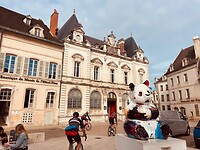 de Hertogen van Bourgondië woonden vroeger in Beaune, dit pand is nu een spaarbank