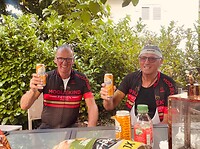 Paul en Gert trekken er een extra blik bier voor open