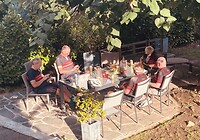 De goede aankomst in Annecy wordt met het thuisfront gedeeld