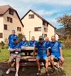 De vriendelijke serveerster zet ons graag op de foto
