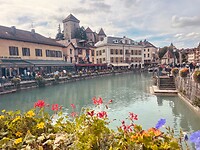 Het centrum van Annecy is vol met wandelende toeristen