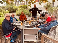 De tafel is gedekt, nu het vlees nog