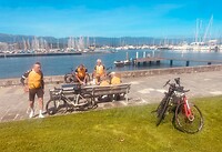 Aan het Meer van Genève kunnen we onze tafel installeren voor de lunch.