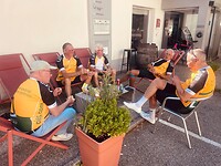 Bij aankomst in het Camponile Hotel staan de luie stoelen voor ons klaar, de fietsreis zit erop