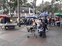 Medellin,  de drukt bij de metrostations