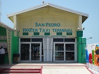 De internationale vertrekhal naar Chetumal, Mexico