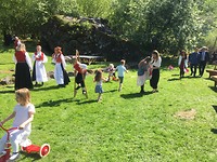 Ilan and Gwyn running with eggs on the Norwegian national holiday