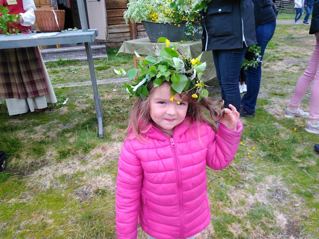 Gwyn with decorated hair