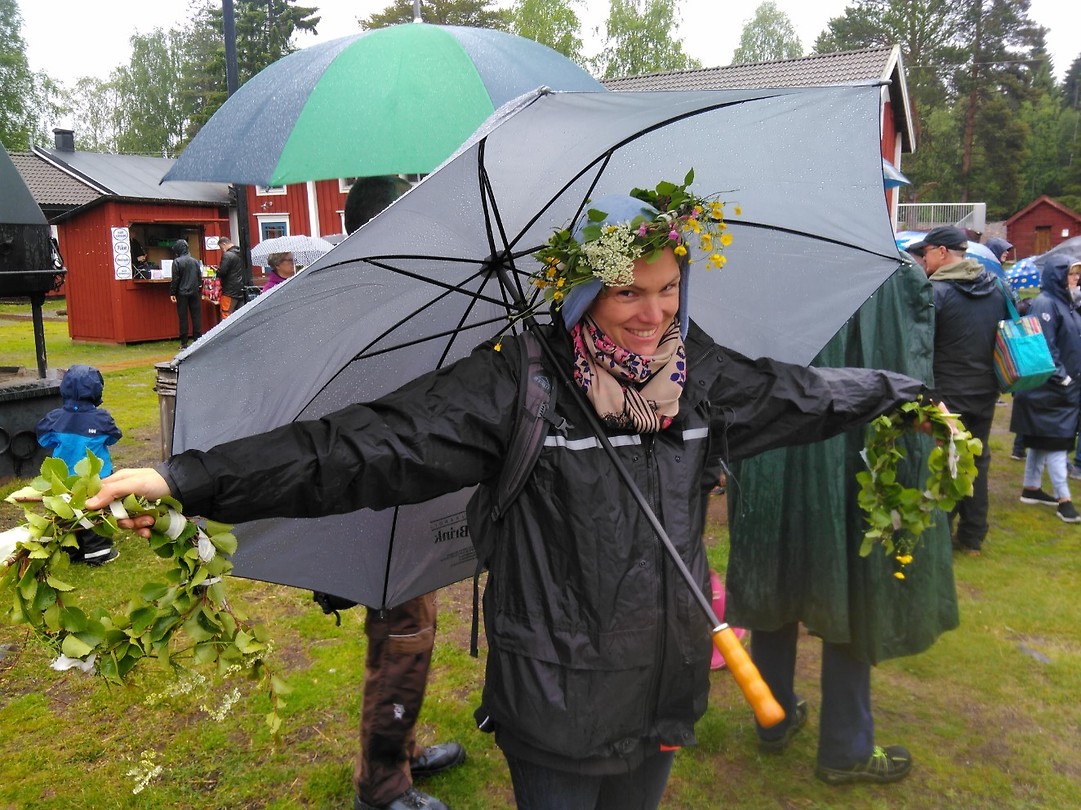 Inge as Midsommar pole