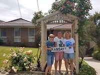 Met ons drieen in Ramsay street