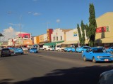 straatbeeld Livingstone, taxiblauw