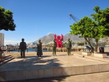 4 nobelprijswinnaars, op de achtergrond "red man"