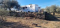De camperplaats in Montanchez tussen de olijfbomen