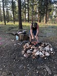 Kaibab NF, Leon aan het barbecueën in de verlaten wildernis.