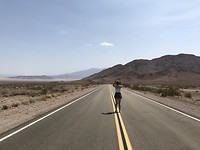 Evren in de hitte van Death Valley