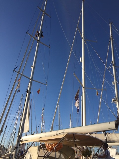de laatste klusjes in de mast
