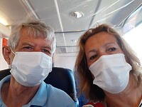 Frans en Marleen met mondkapje op de snelle veerboot