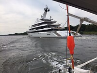 Superjacht op Kielerkanaal