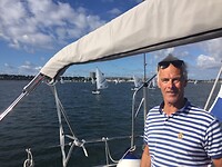 Deelnemers Kieler Woche vlakbij haven