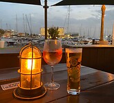 Drankje bij de schemering bij de Brewery