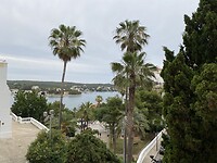 Uitzicht over baai Mahon