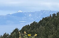 Besneeuwde bergen van Albanië in de verte