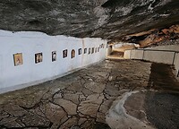 Kerkje in grot