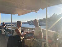 Glaasje in Agios Kirykos