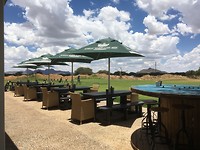 Golfbaan driving range anex terras