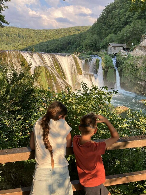 Una_25