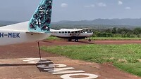 Opstijgend vliegtuigje Manyara airfield.