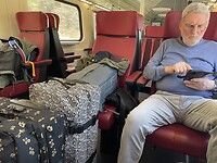 In de trein.