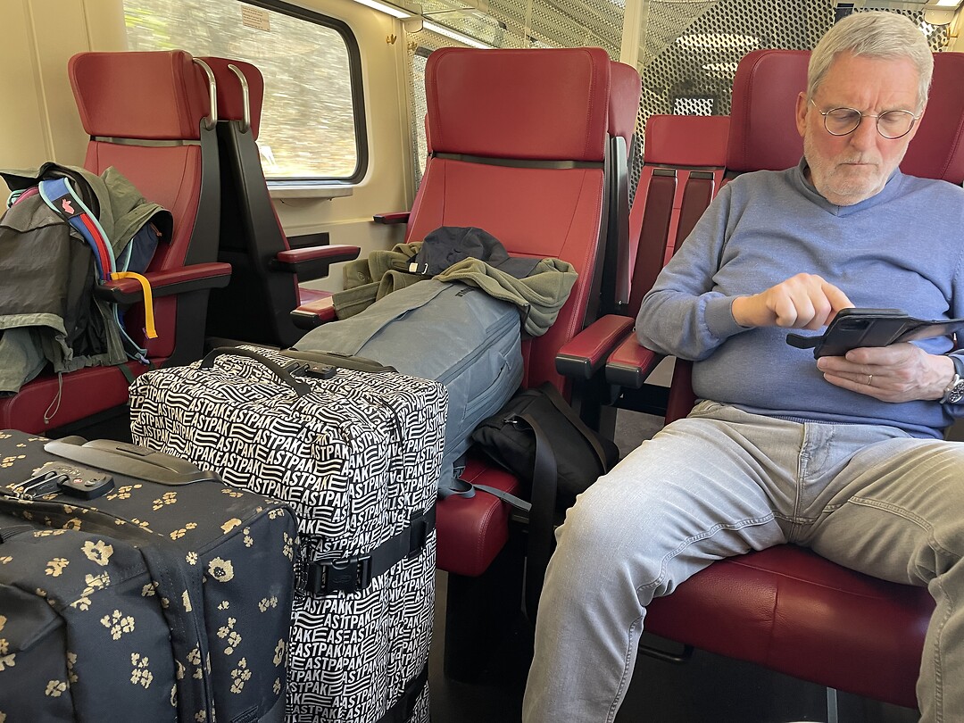 In de trein.