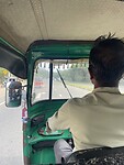 Gids in tuktuk