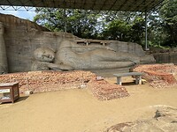Reclining boeddha van ong.10 mtr.