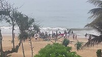 Visnet het strand opslepen