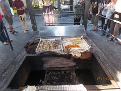 Hangi, de manier van koken van de Maori bij feesten