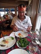 Frank op zijn Kerst best tijdens het diner