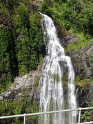 Waterval langs spoor