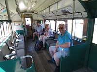 De trein bestaat uit 2 Engelse metrostellen