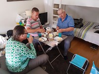 Ontbijt in onze slaapkameer/keuken