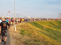 1 lange sliert mensen