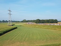Vanaf de brug kon jede lange sliert mensen goed zien