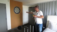Dart bord op je kamer, grappig.