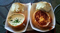 Clam Chowder Chili (de rechter) De linker is Chowder Cream.